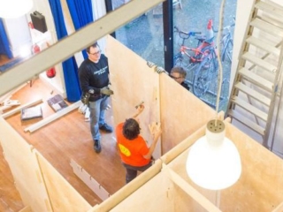 assembling the sleeping pods_2